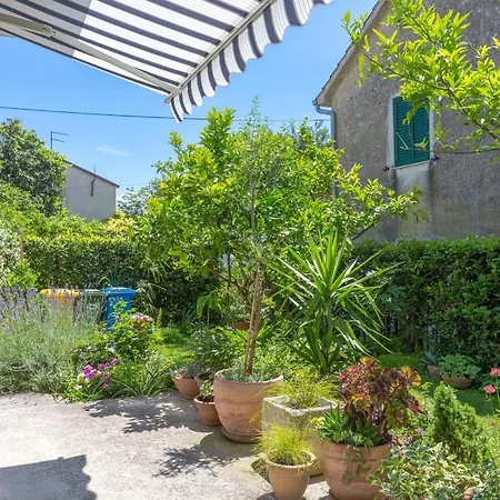 Apartment With A Parking Space Kastel Stari, - 20999 *